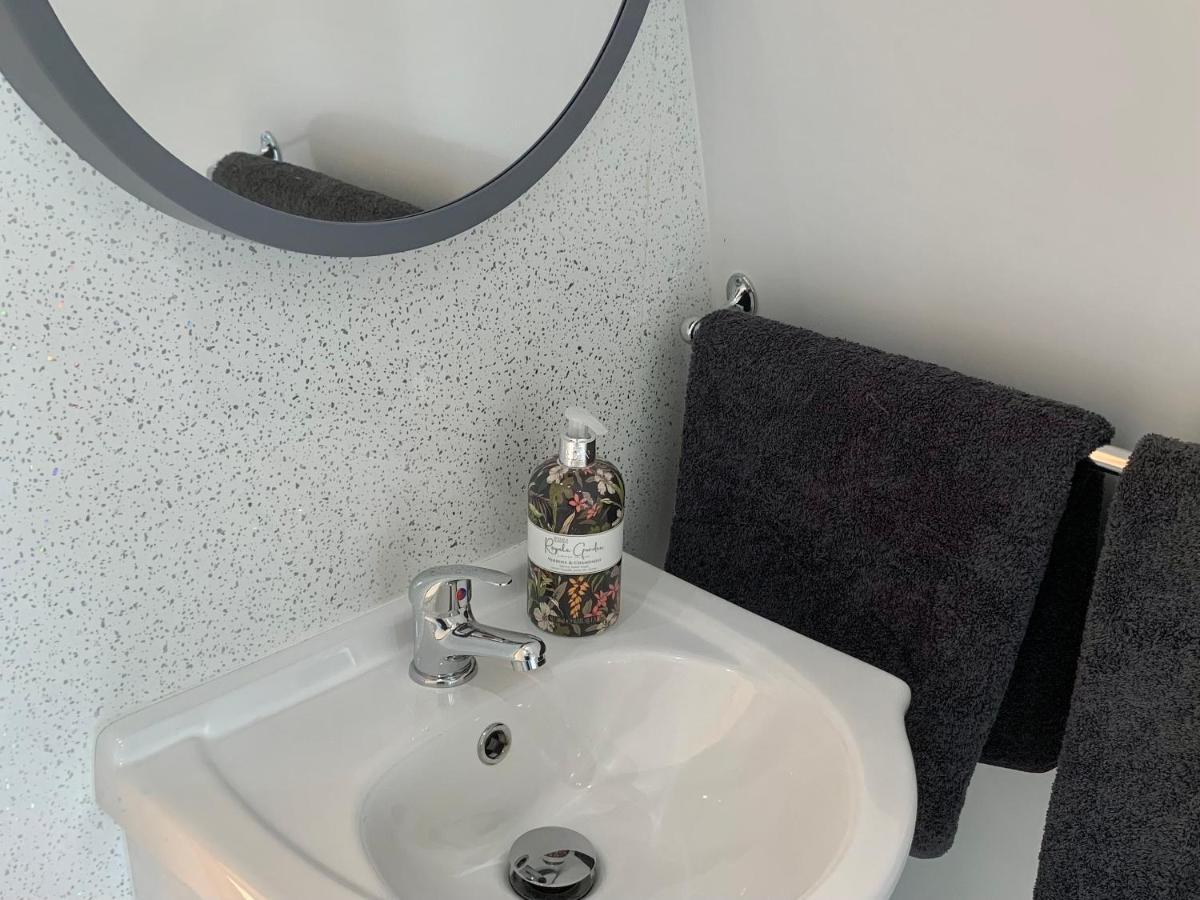 Waterpump Pod For 2 Adults With Ensuite In The Suffolk Countryside Badingham Esterno foto